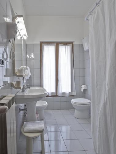 Hotel Valentini Inn Фолиньо Экстерьер фото