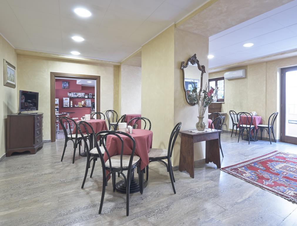 Hotel Valentini Inn Фолиньо Экстерьер фото