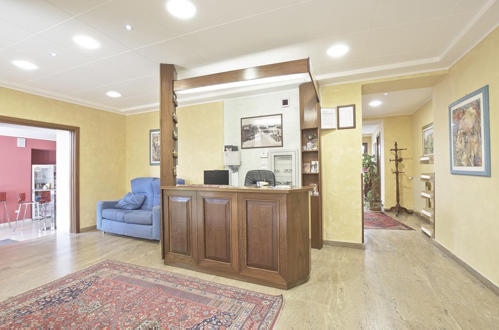 Hotel Valentini Inn Фолиньо Экстерьер фото