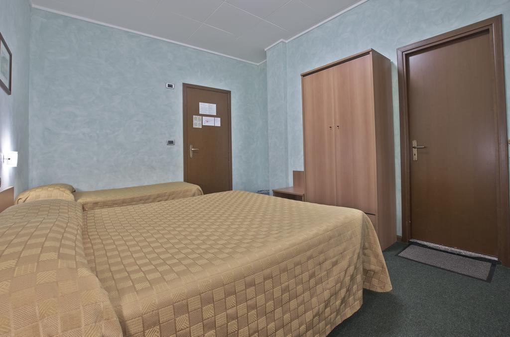Hotel Valentini Inn Фолиньо Номер фото