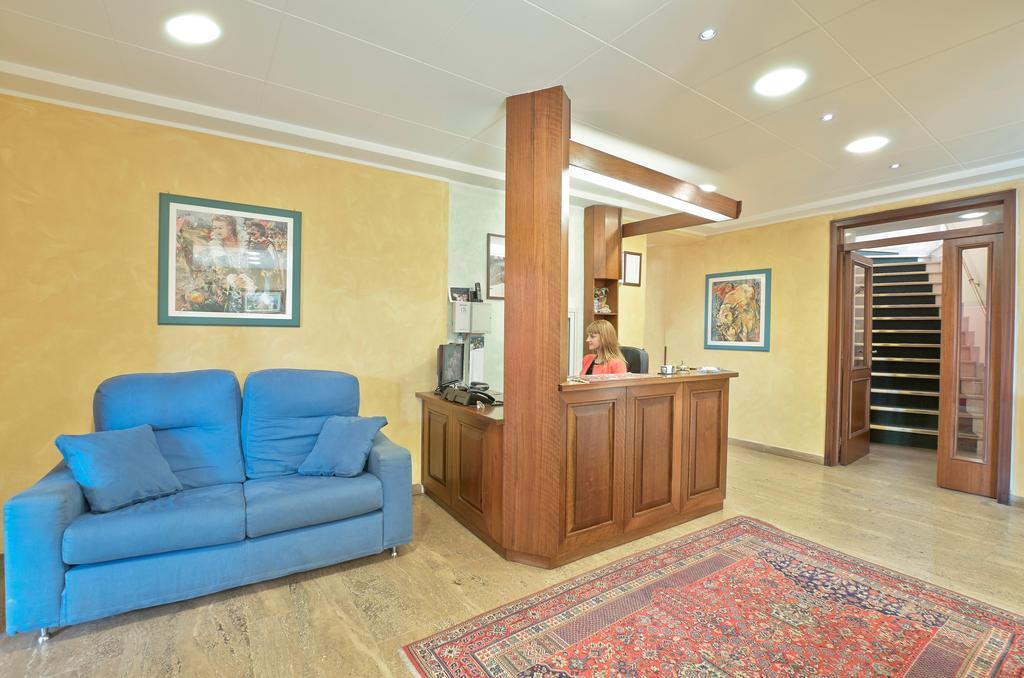 Hotel Valentini Inn Фолиньо Экстерьер фото