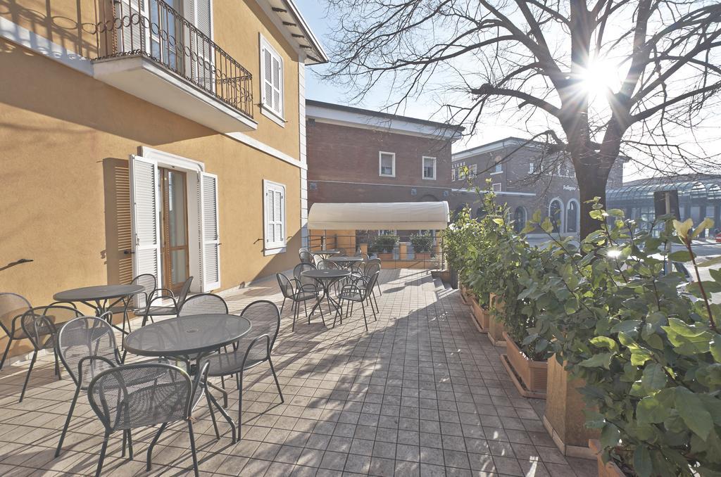 Hotel Valentini Inn Фолиньо Экстерьер фото