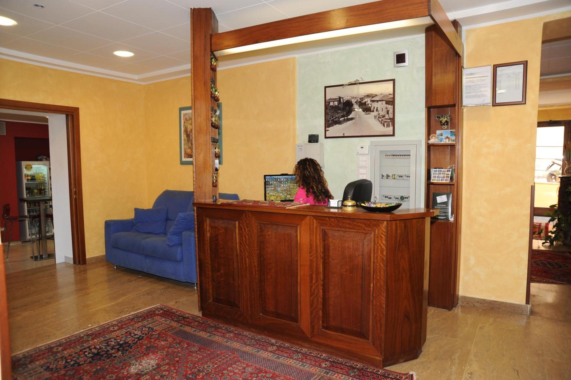 Hotel Valentini Inn Фолиньо Экстерьер фото